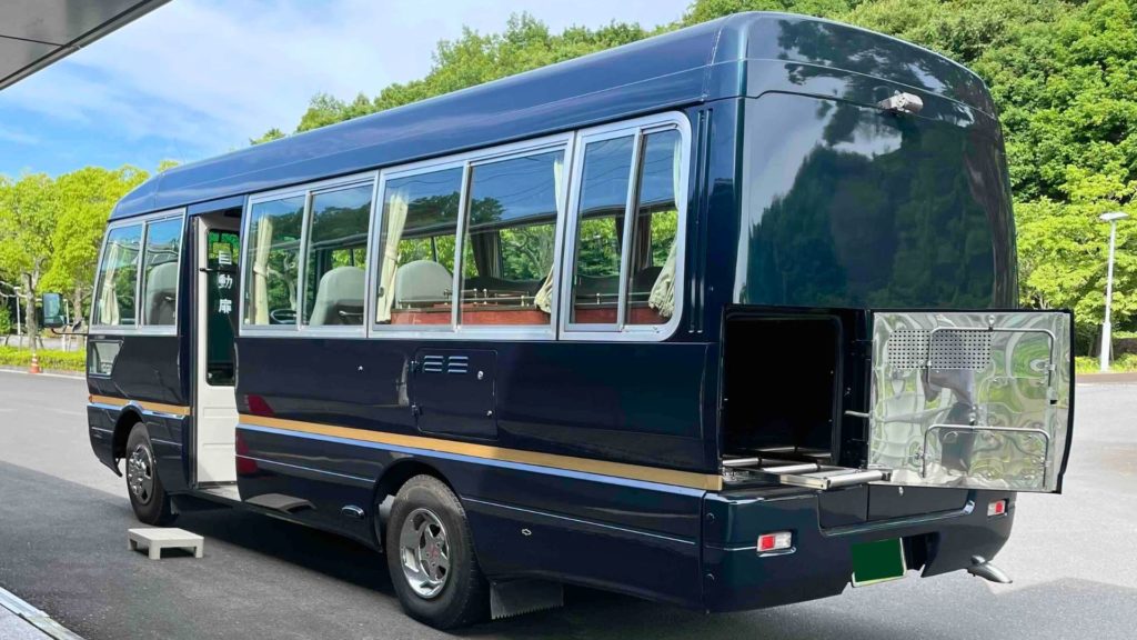 つくば市のバス型霊柩車の外観